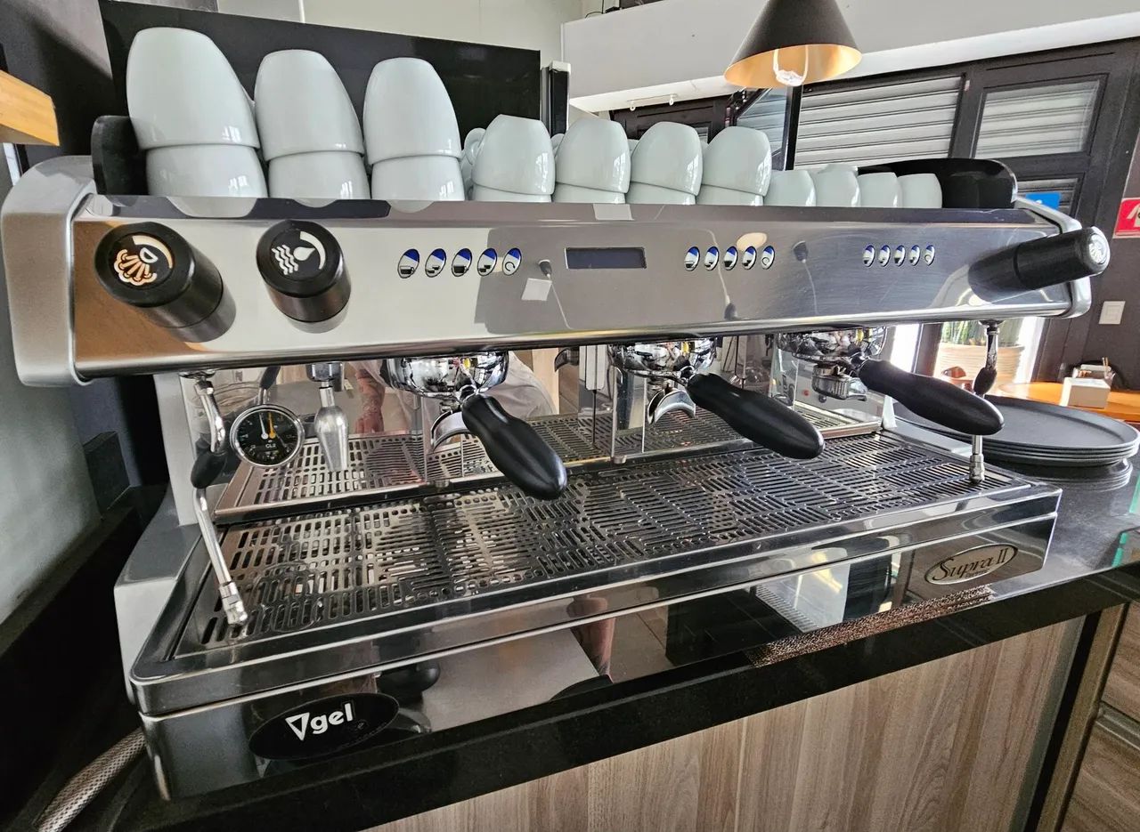 Cafeteira e Moinho Profissional com Acessórios