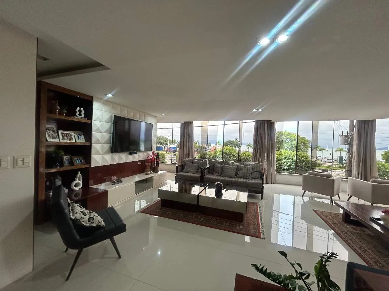 Andar Inteiro na Beira-Mar Norte com 331m² e Vista para o Mar - Foto 3