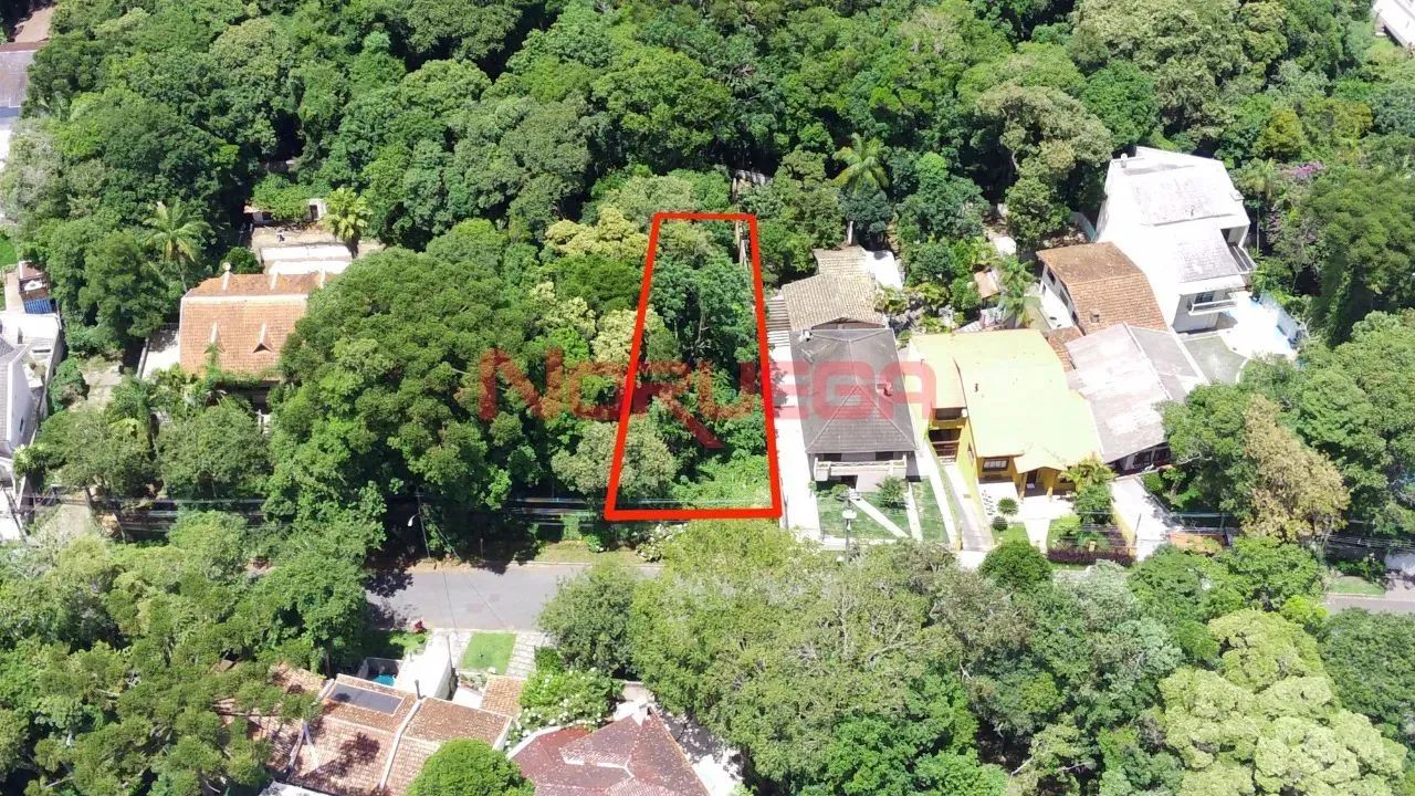 Terreno à venda com 660m² no Bairro Barreirinha em Curitiba-PR: oportunidade única!