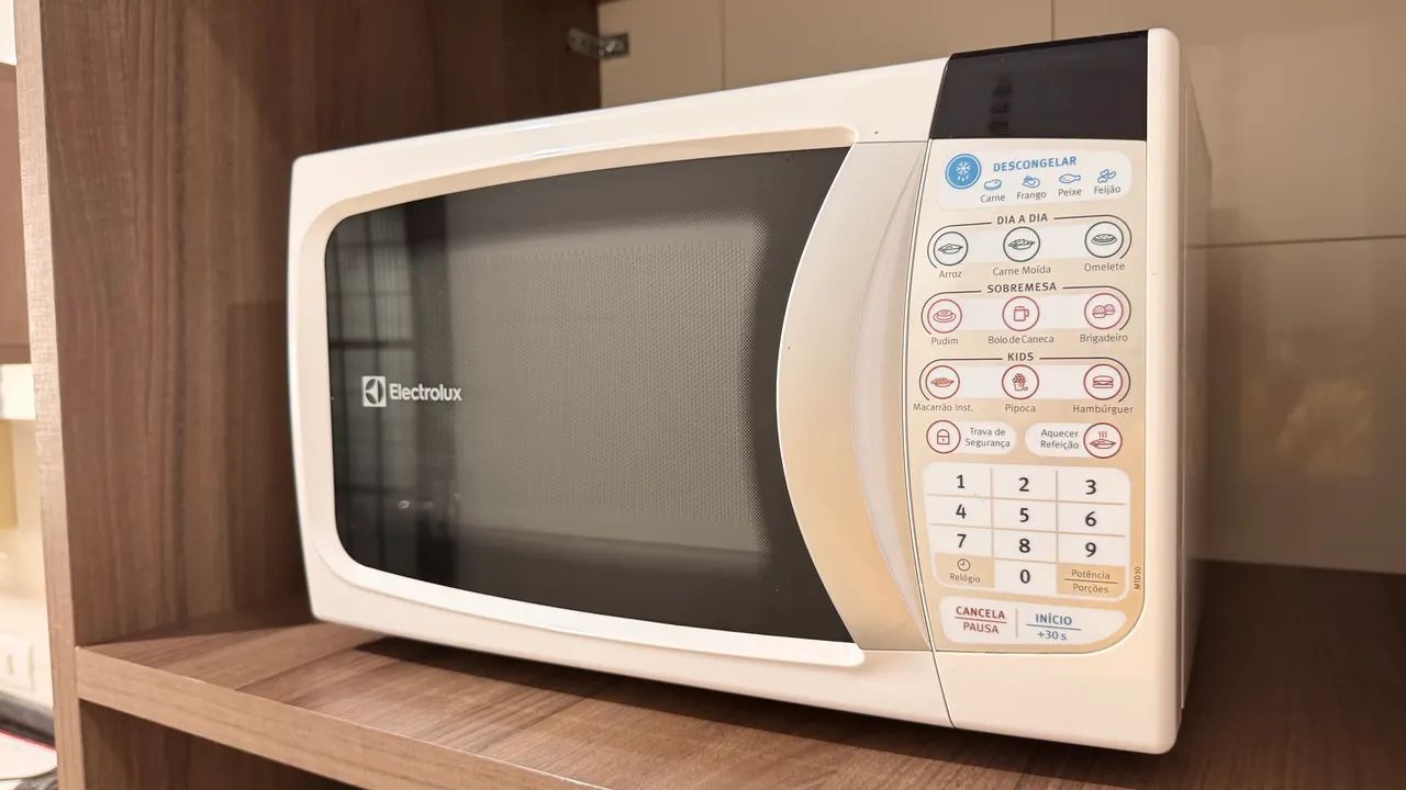 Micro-ondas Electrolux 20L em ótimo estado