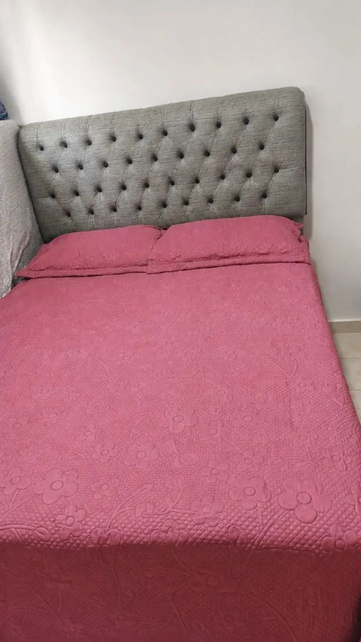 Cama Box de Casal Semi-Nova com Cabeceira