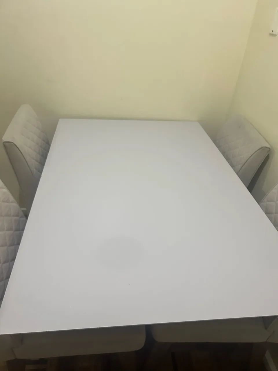 Mesa de jantar com 4 cadeiras