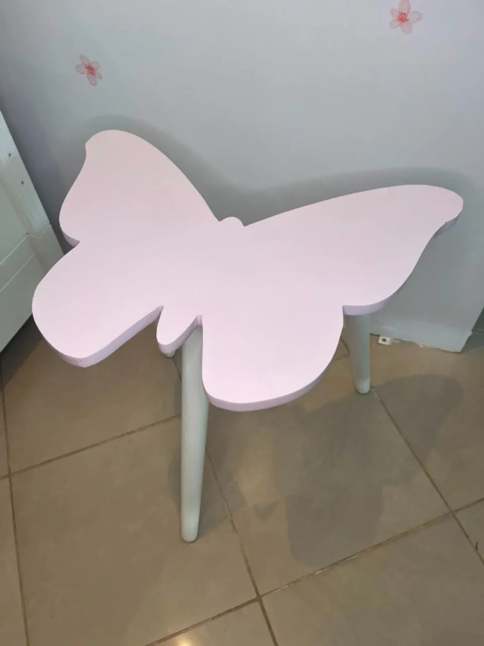 Mesa de Madeira Infantil de Borboleta | Design Exclusivo