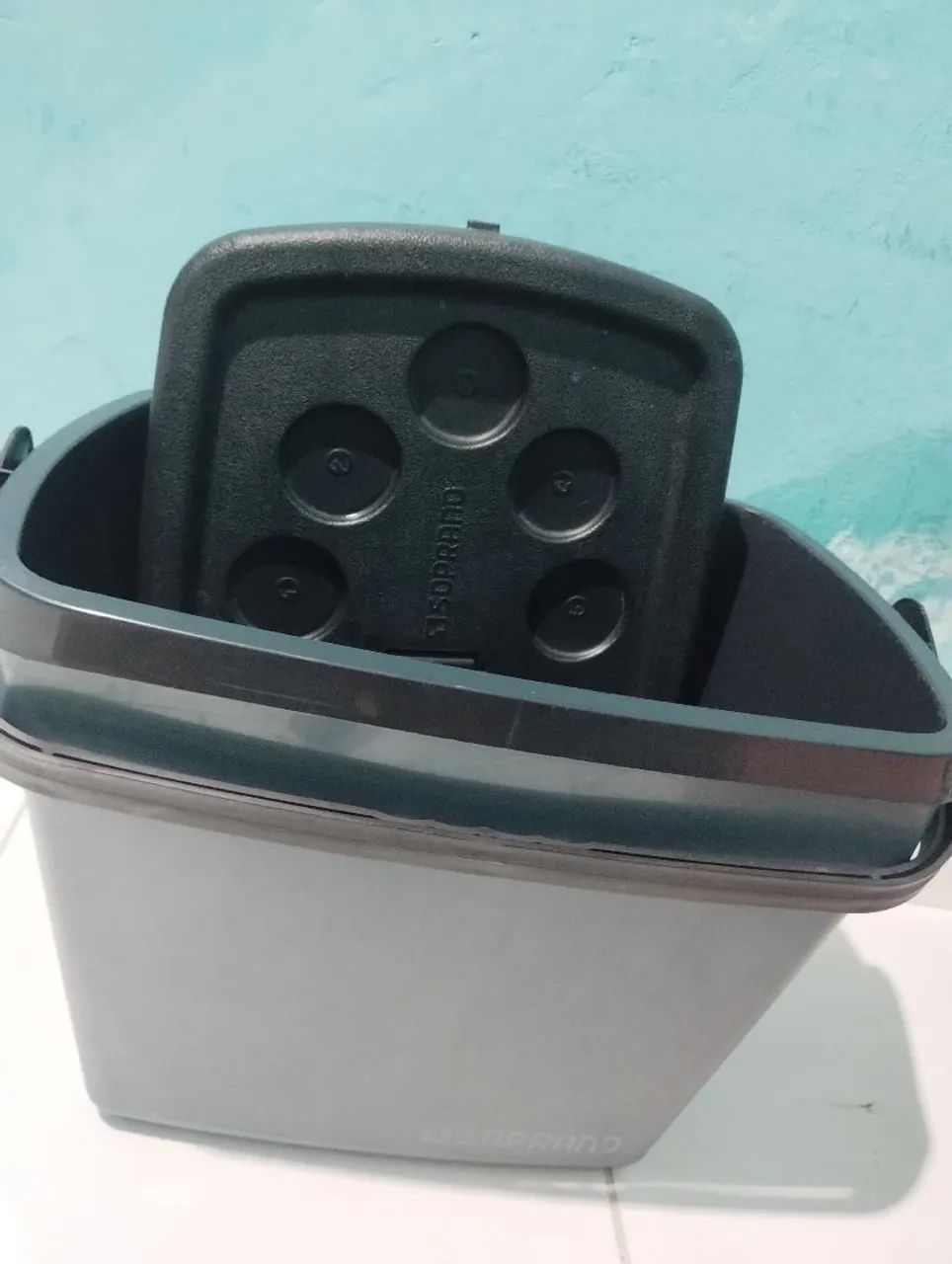 Cooler, caixa térmica. 
