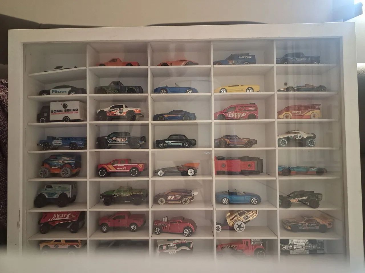 Coleção de carrinhos + expositor - Foto 2