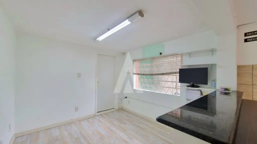 Casa comercial com cozinha, depósito e 18 salas e 6 lavabos, 5 vagas de garagem - Foto 3