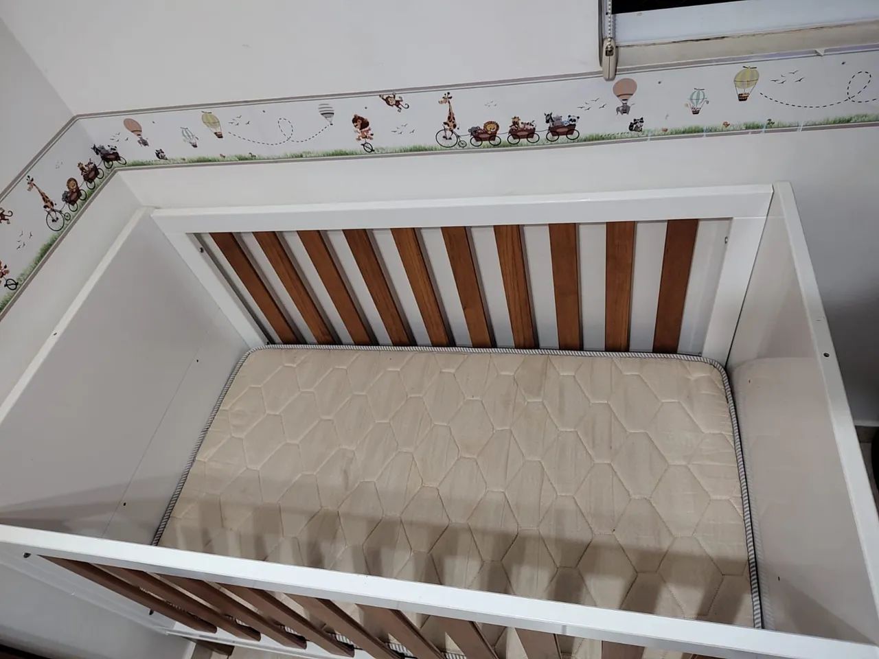 Berço semi-novo com colchão - Foto 3