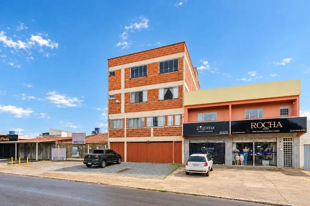 Prédio com loja e apartamentos na avenida principal da M Norte - Foto 2