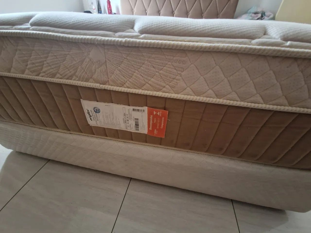 Cama Queem 1 e 65 de  Largura 2 e 10 de  Comprimemento 70 de altura