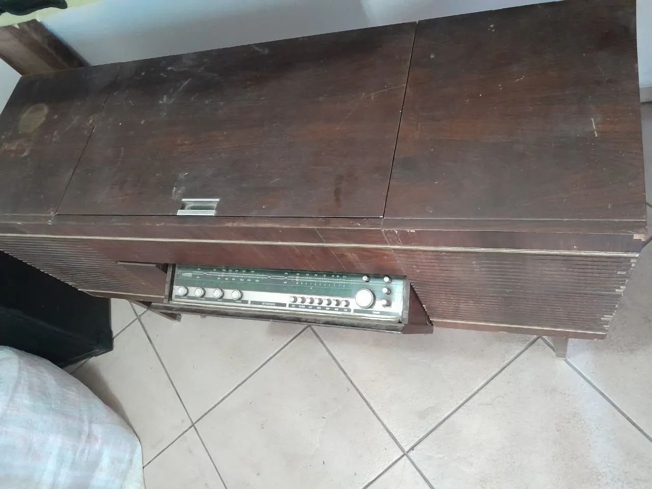 Vitrola antiga Philips ( precisa ligar os fios)