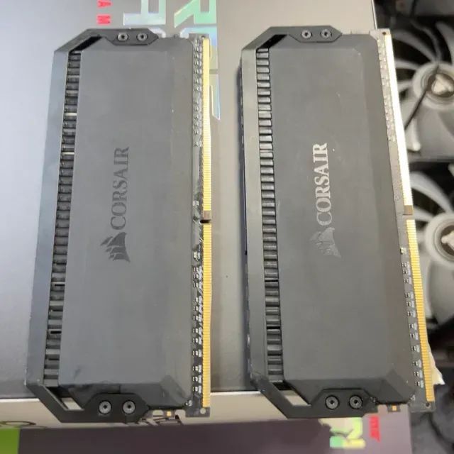 Kit Memória RAM Corsair Dominator Platinum DDR4 3600 16GB x 2 RGB