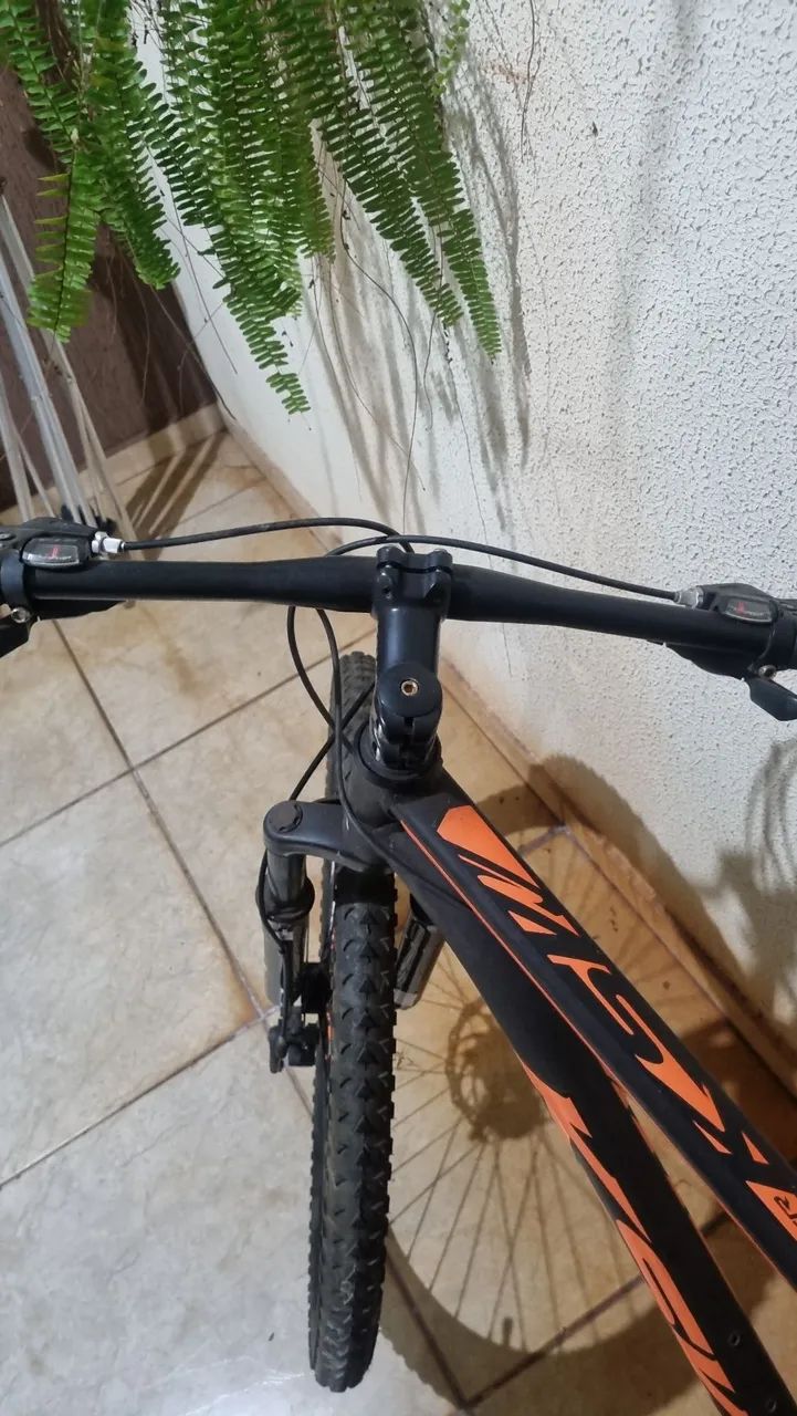 Bicicleta 2 meses de uso - Foto 4