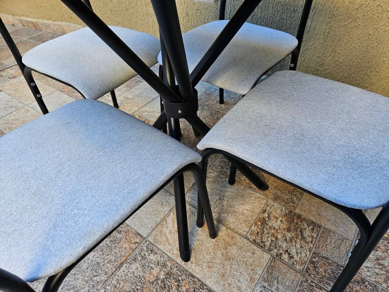 Mesa com 4 cadeiras, Entrego também!! - Foto 3