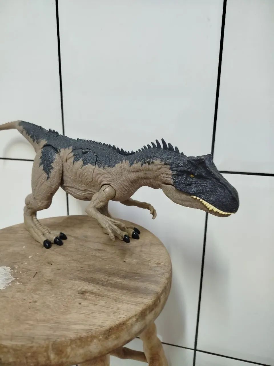 Alossauro Jurassic world dominon