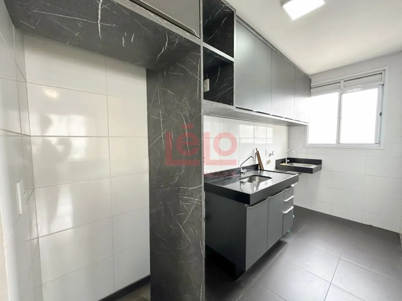 Apartamento para alugar em Maringá com 2 quartos, sacada com churrasqueira e piscina