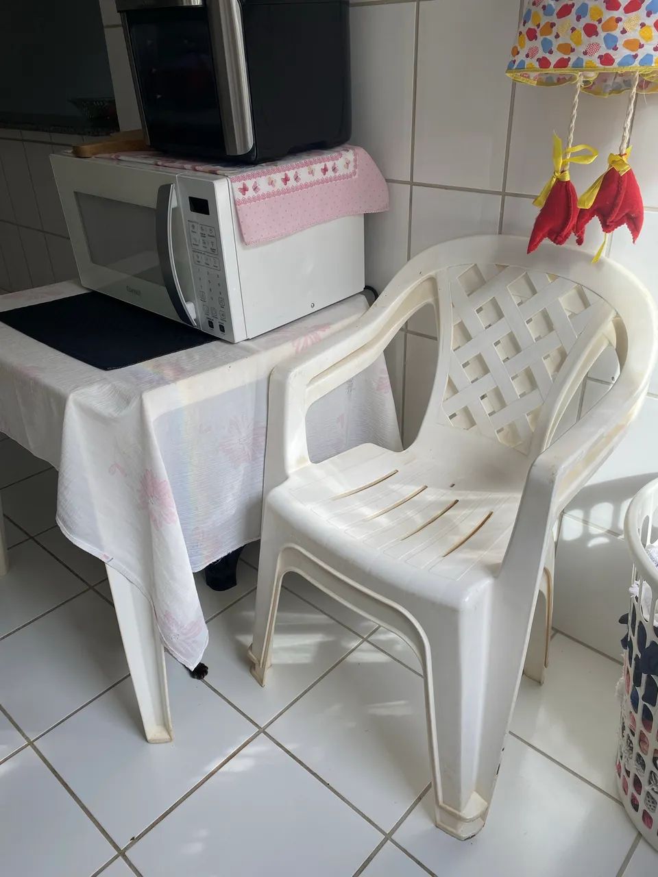 Mesa de plástico - 2 cadeiras 