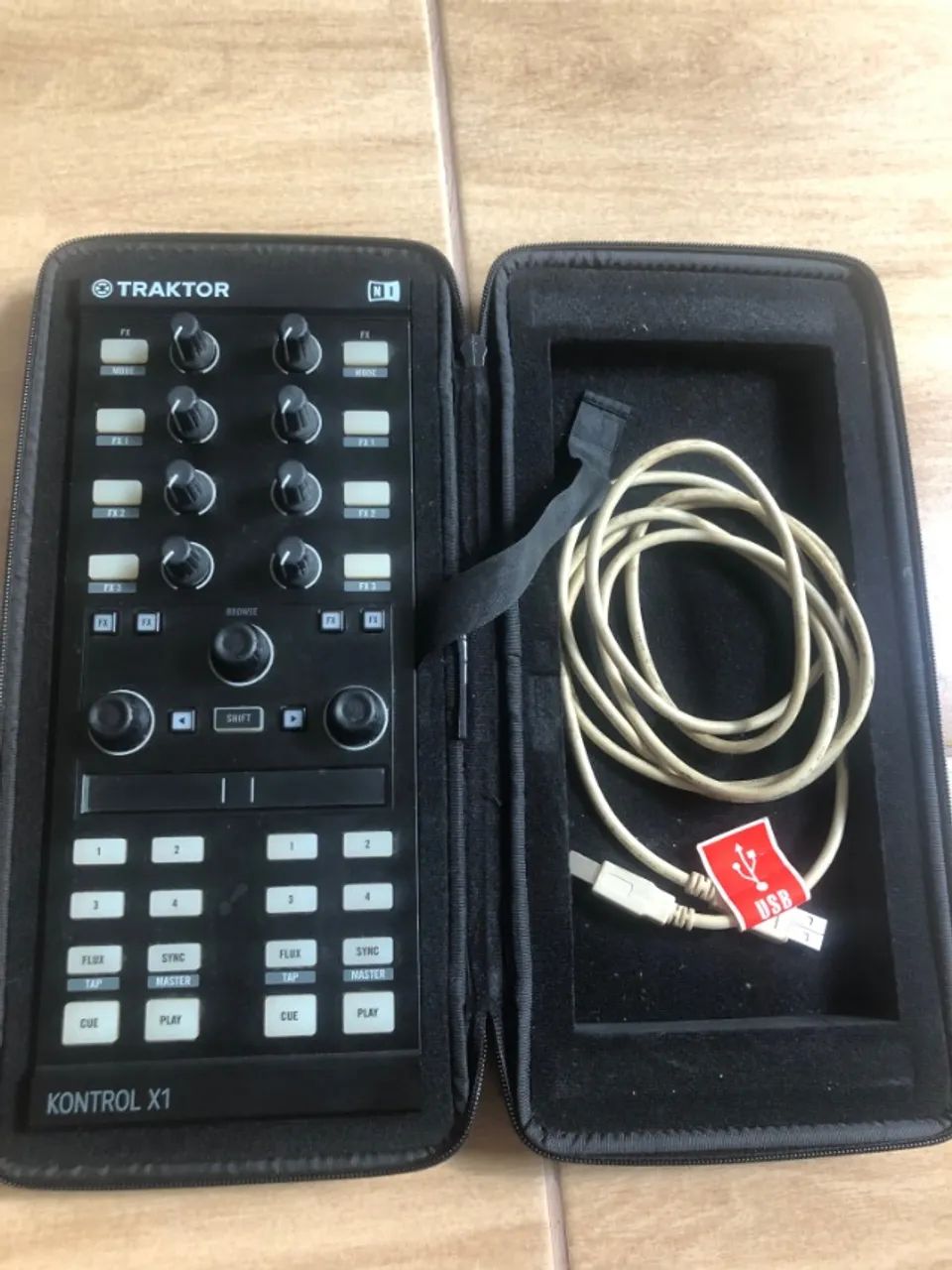 Controladora Traktor Kontrol X1 Mk2 + Case Udg - Foto 4