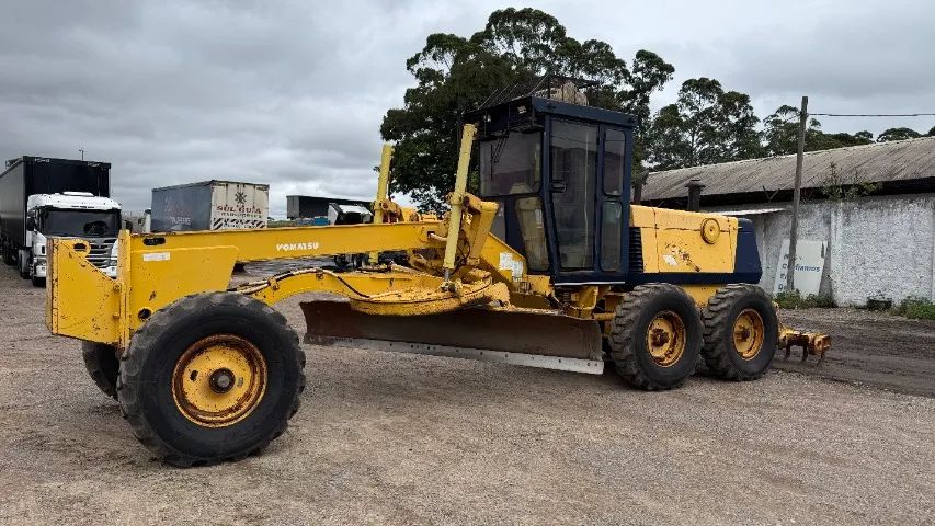 Motoniveladora Komatsu GD 623a - 1997 - Otimo Estado - 100% operacional - Foto 2