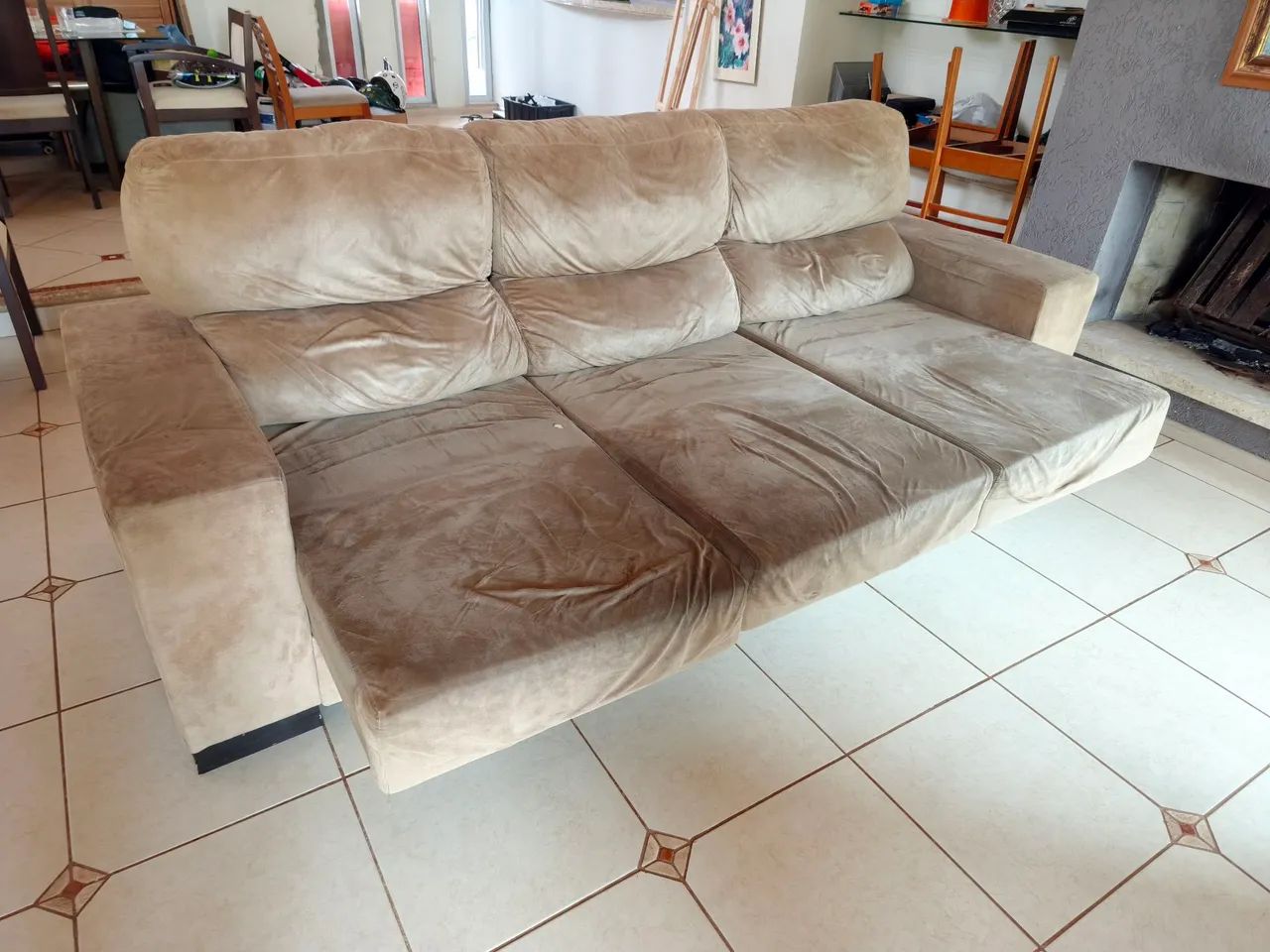Sofá grande com encosto e chaise longue reclináveis. - Foto 3