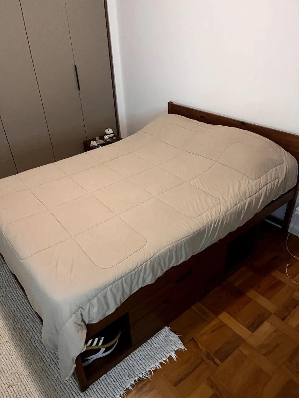 Cama casal madeira maciça com colchão