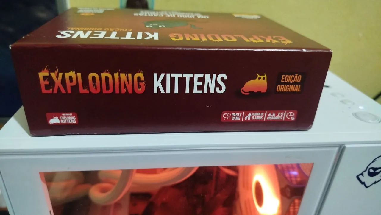 Exploding kittens jogo de cartas - Foto 3