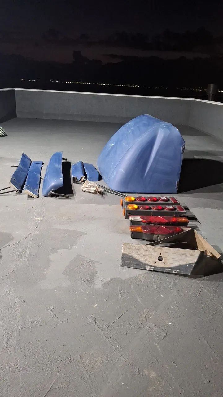 Vendas de defletor para caminhão e par de sinaleiras - Foto 2