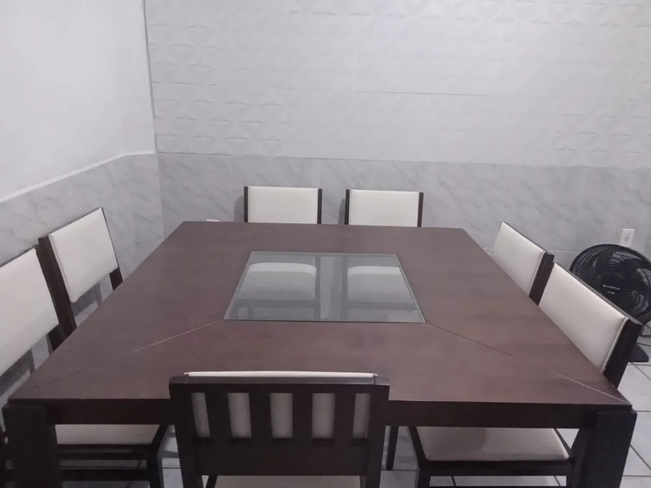 Mesa de jantar quadrada 1,40m com vidro + 8 cadeiras estofadas - Foto 2