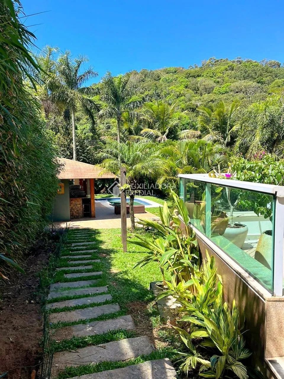 Elegante casa escriturada, a 2 min da Praia Mole, com 4 dormitórios (2 suítes), à venda. - Foto 4