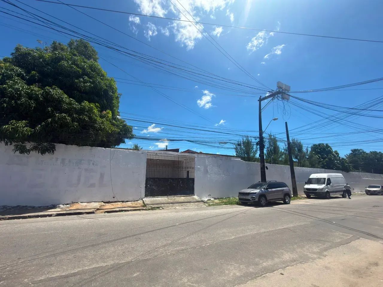 ALUGA - EXCELENTE GALPÃO COM AMPLO TERRENO - VILA UNIÃO