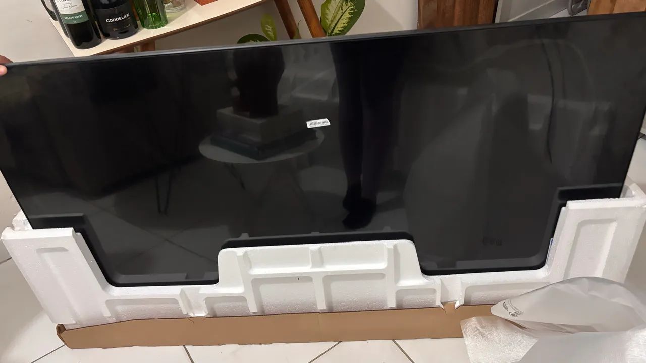 Tv na caixa que estar trincada 