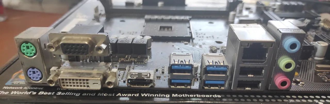 GIGABYTE GA-A320M-S2H  - Foto 2
