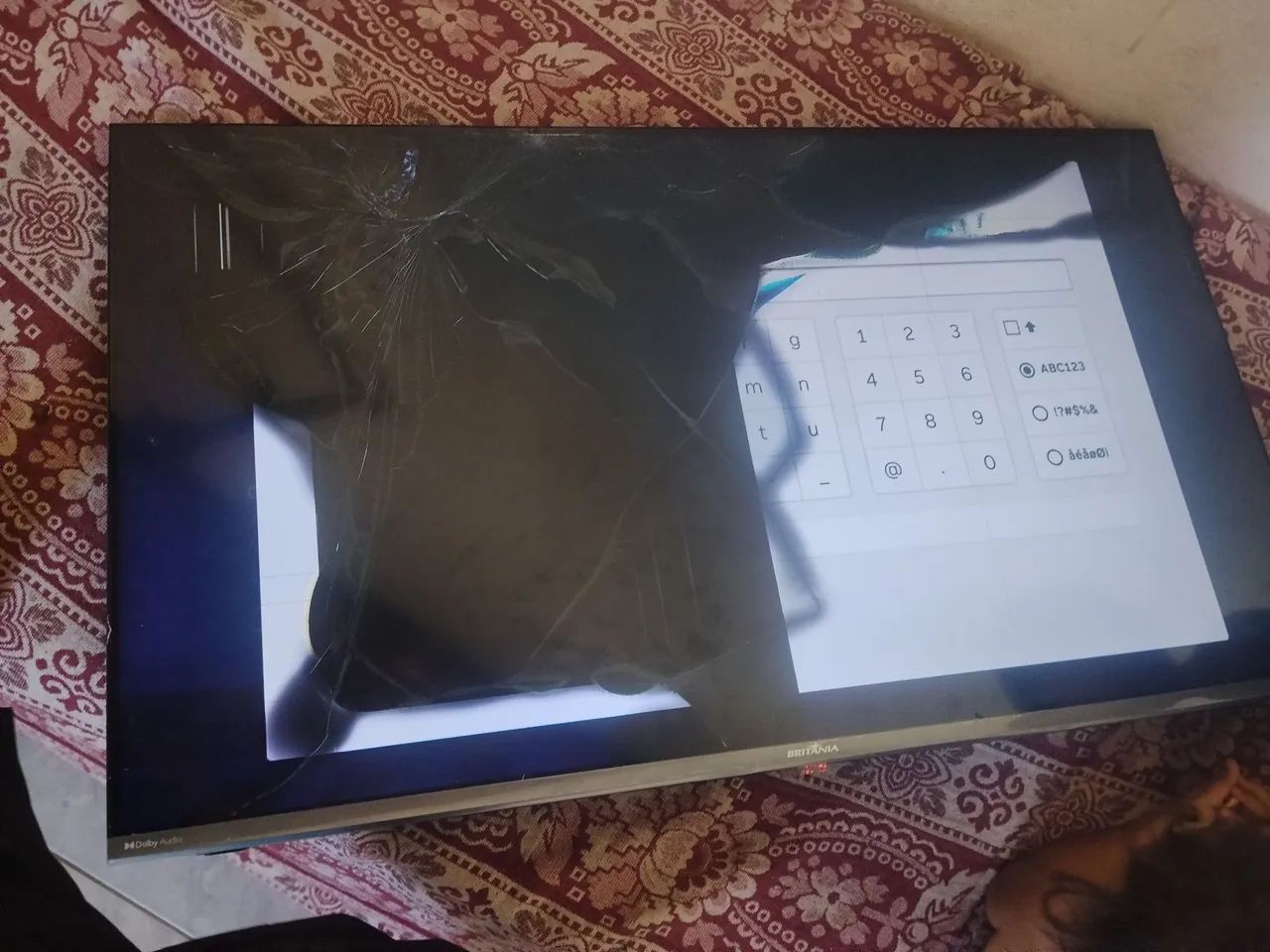 Tv Britânia 43 polegadas,com a tela queimada, para retirada de peças 