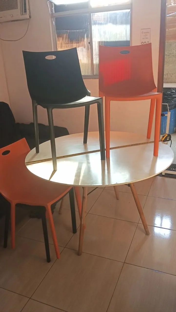 Mesa Mobly e 4 cadeiras de polipropileno  - Foto 3