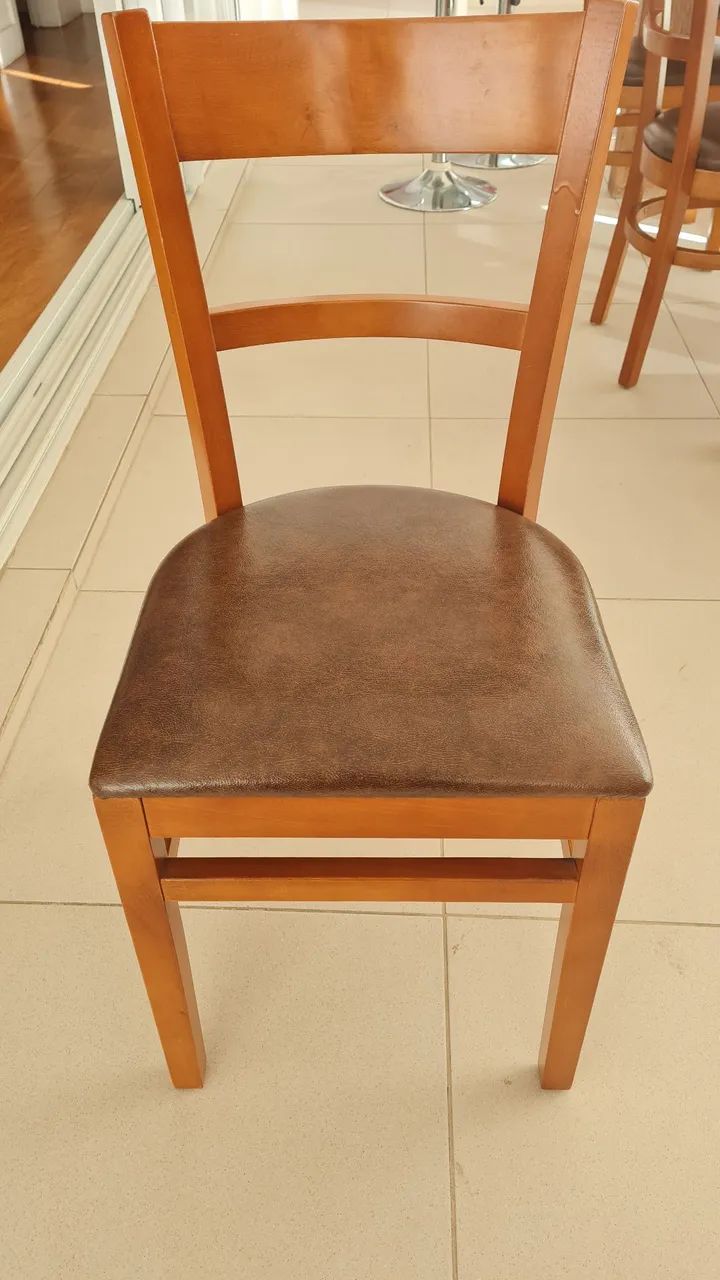 Conjunto 4 cadeiras de madeira 