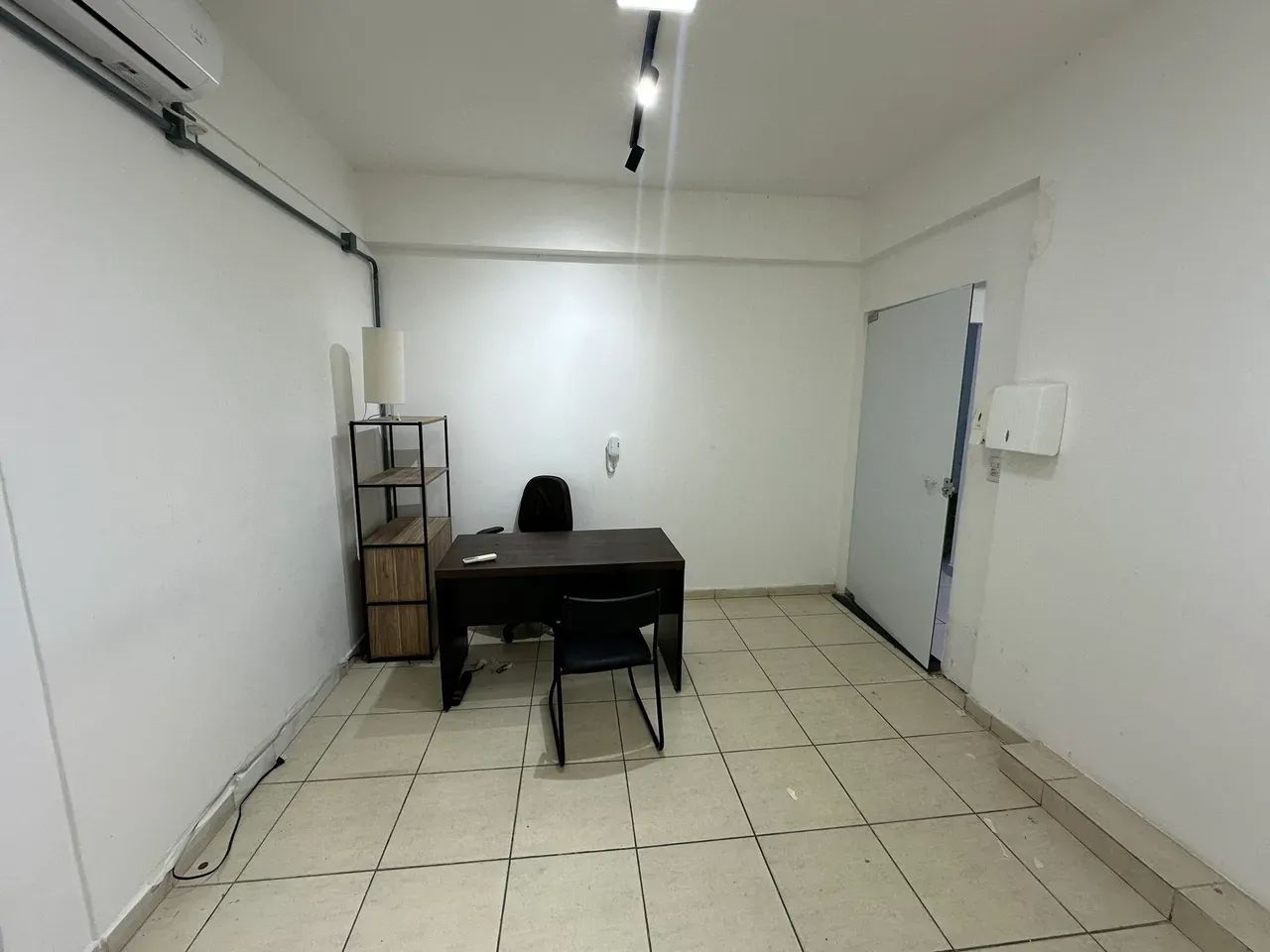 Sala Comercial Mobiliada  25 m² | Setor Aeroporto - Foto 4