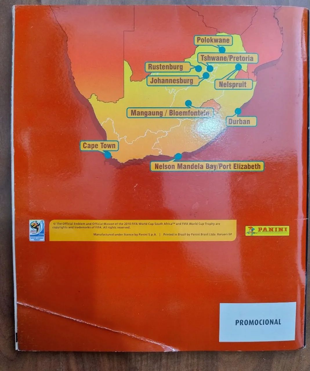 álbum completo da copa do mundo de 2010, raridade. pequena avaria na contra capa. - Foto 2
