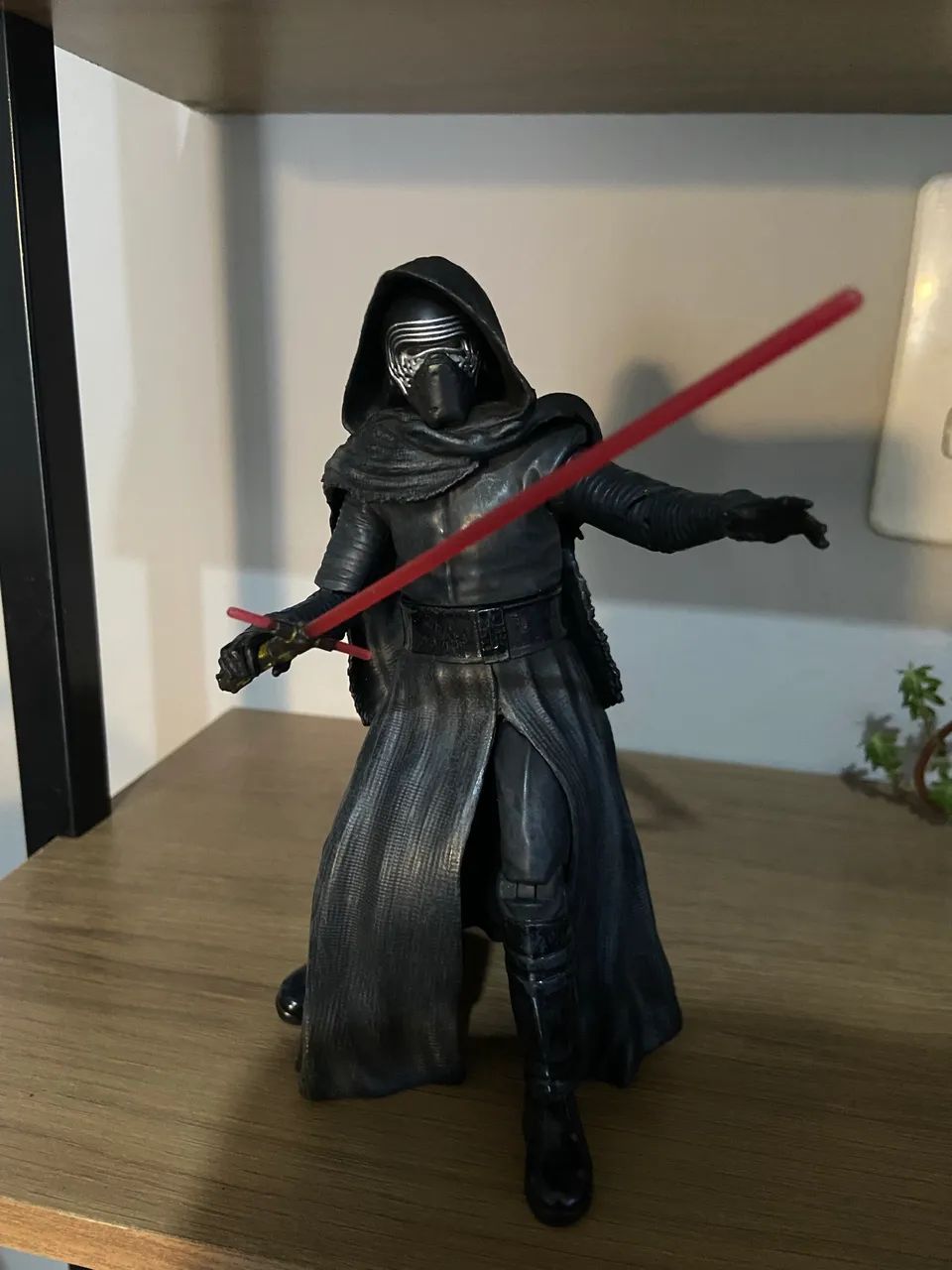 Boneco action figure Kylo Ren Star Wars articulado e maciço 