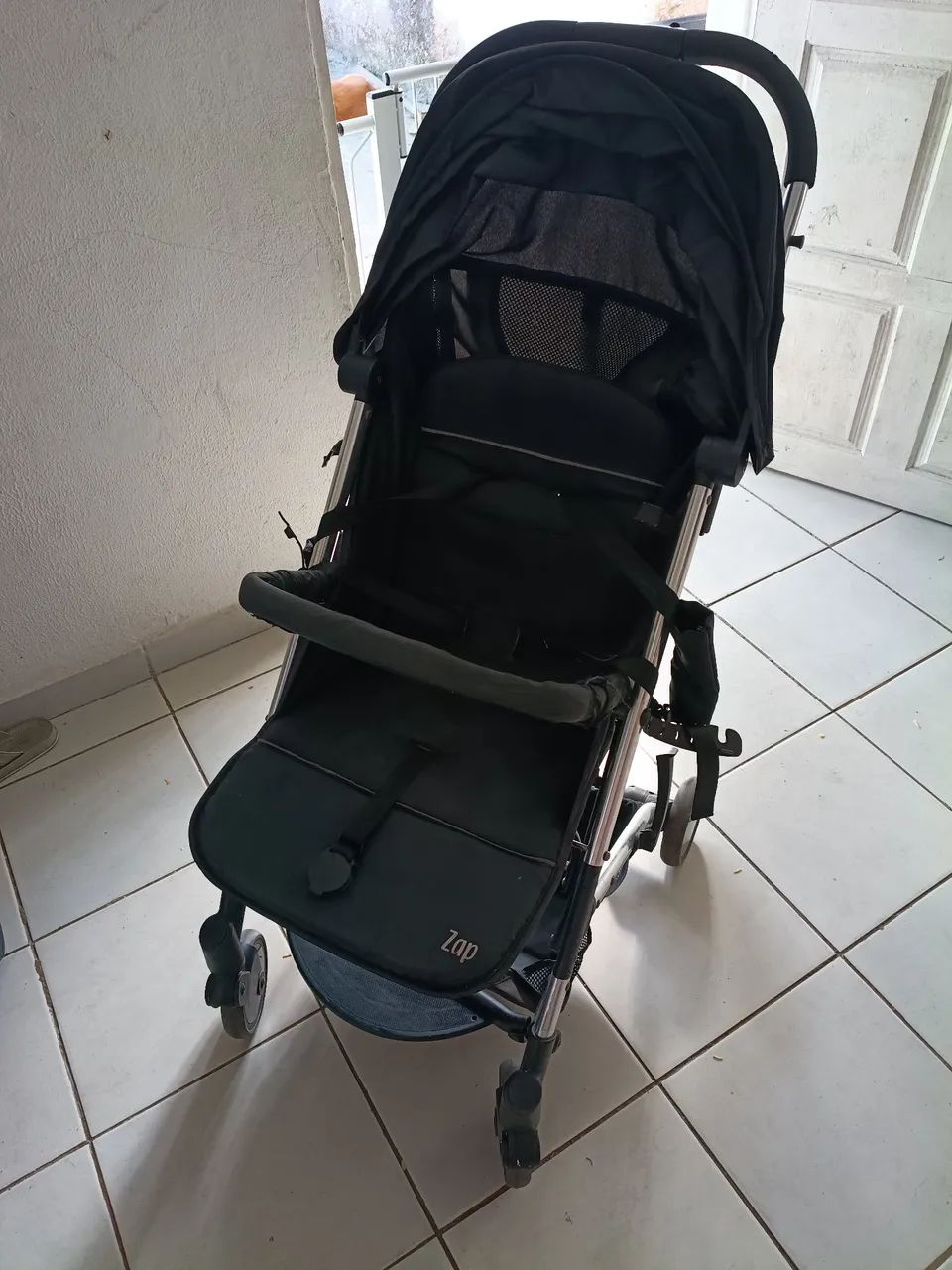 Carrinho de bebê compacto da Burigotto 
