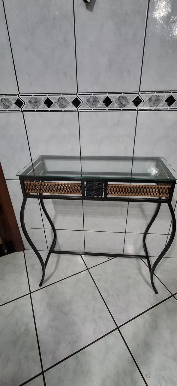 Aparador  de metal  com tampa  de vidro  - Foto 2