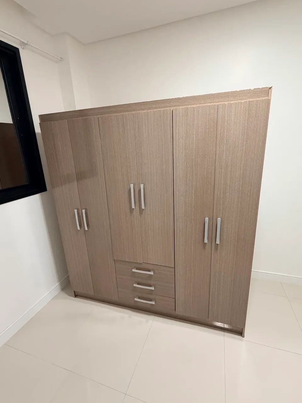 Guarda-roupa 6 Portas