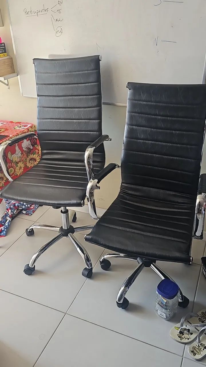 VENDO CADEIRA PRATICAMENTE NOVA
