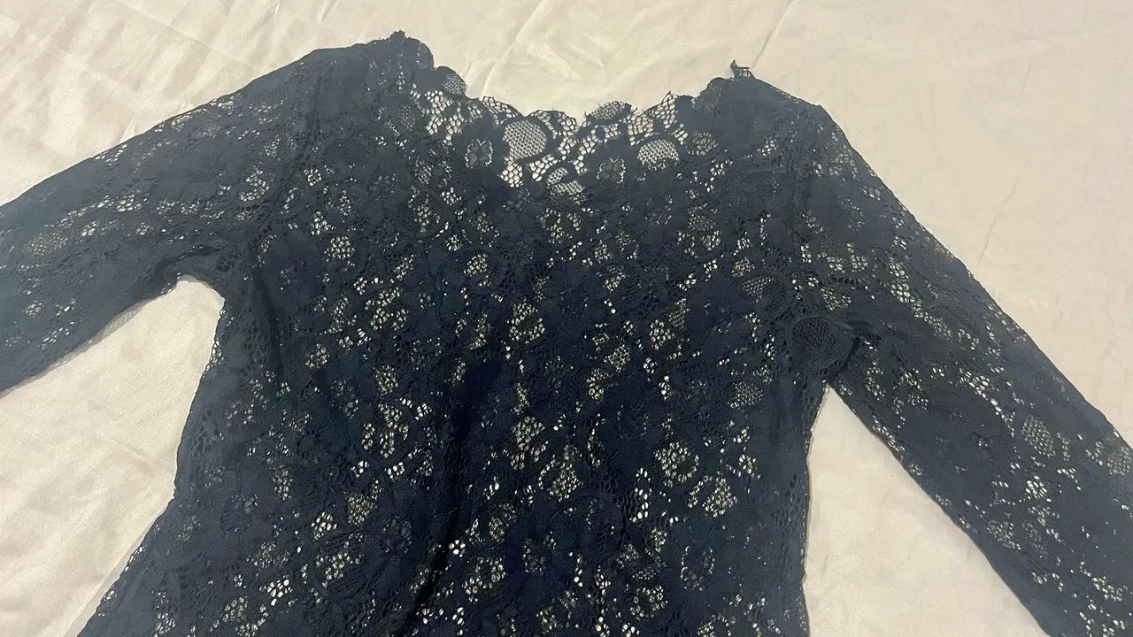 Blusa rendada preta* - Foto 2