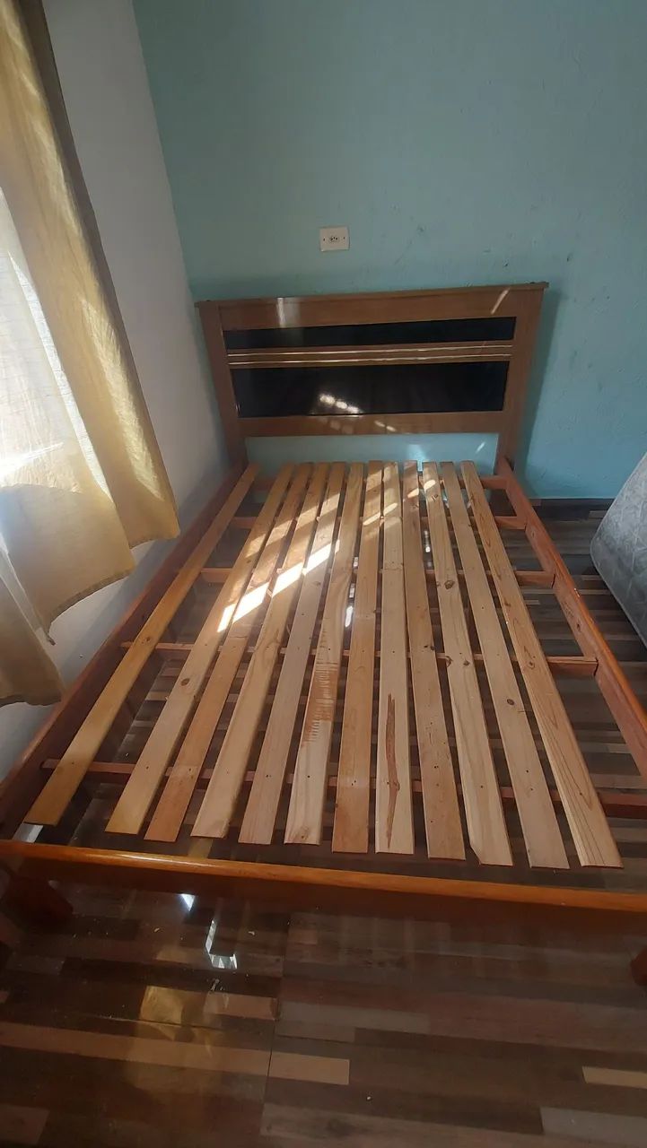 Cama de casal em madeira usada em bom estado - Foto 2