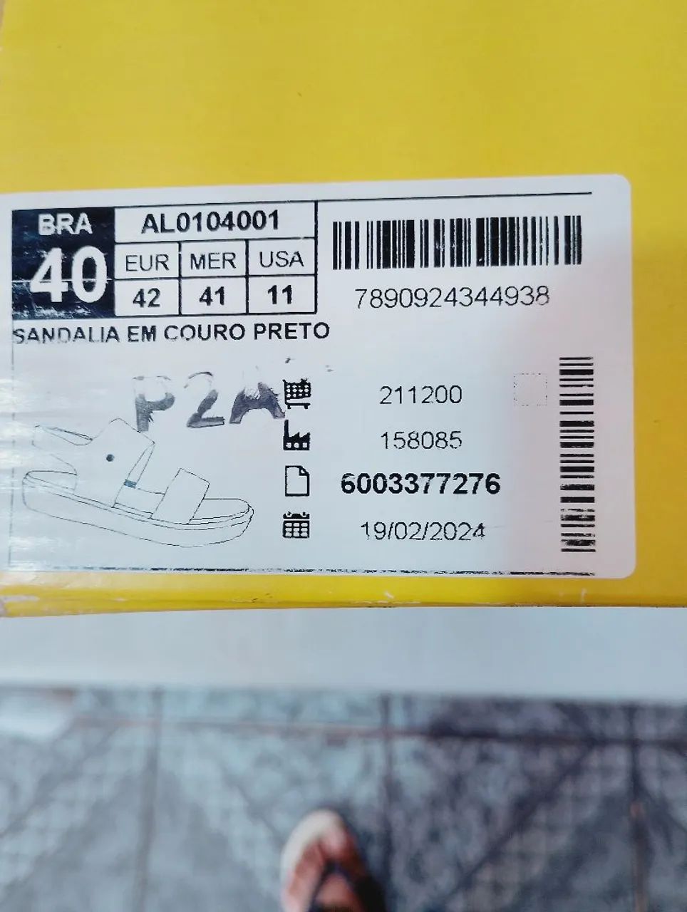 SANDALIA EM COURO PRETO