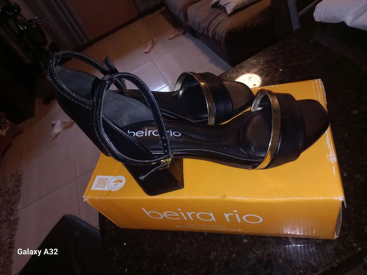 Sandália Beira Rio Preta com Dourada  - Foto 2