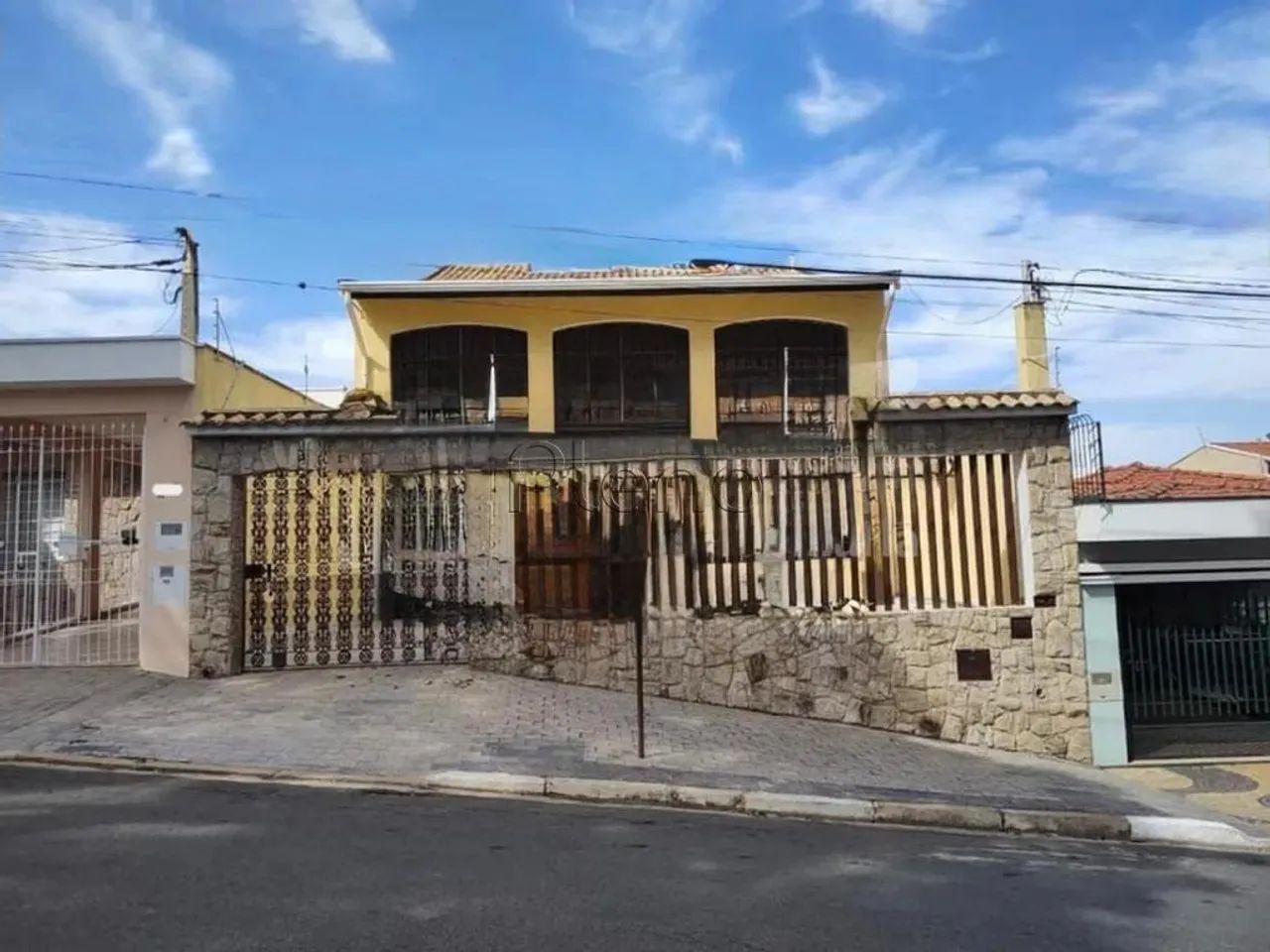Sobrado à venda em Campinas, Vila Industrial, com 4 quartos, com 230 m²