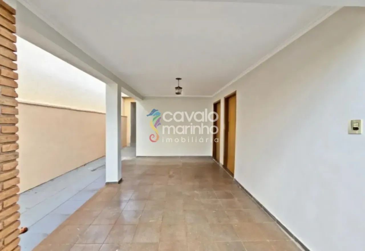 Casa para alugar de 3 quartos e 4 vagas, 173m² - Jardim Irajá.