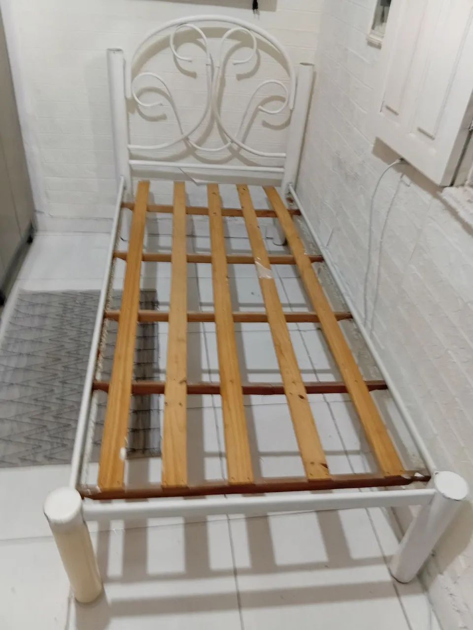 Cama solteiro de ferro 