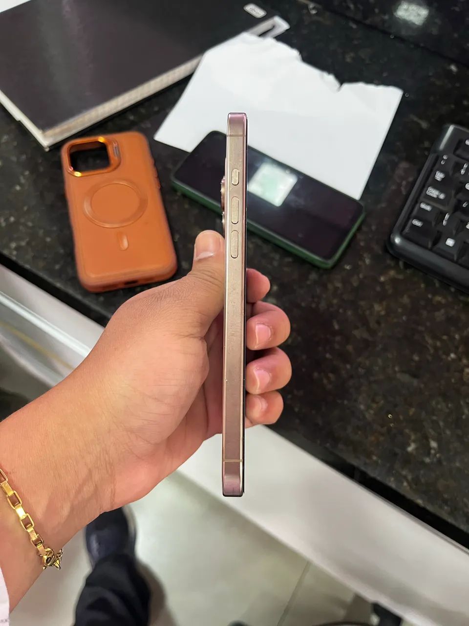 iPhone 16 pro Max Desert  - Foto 2