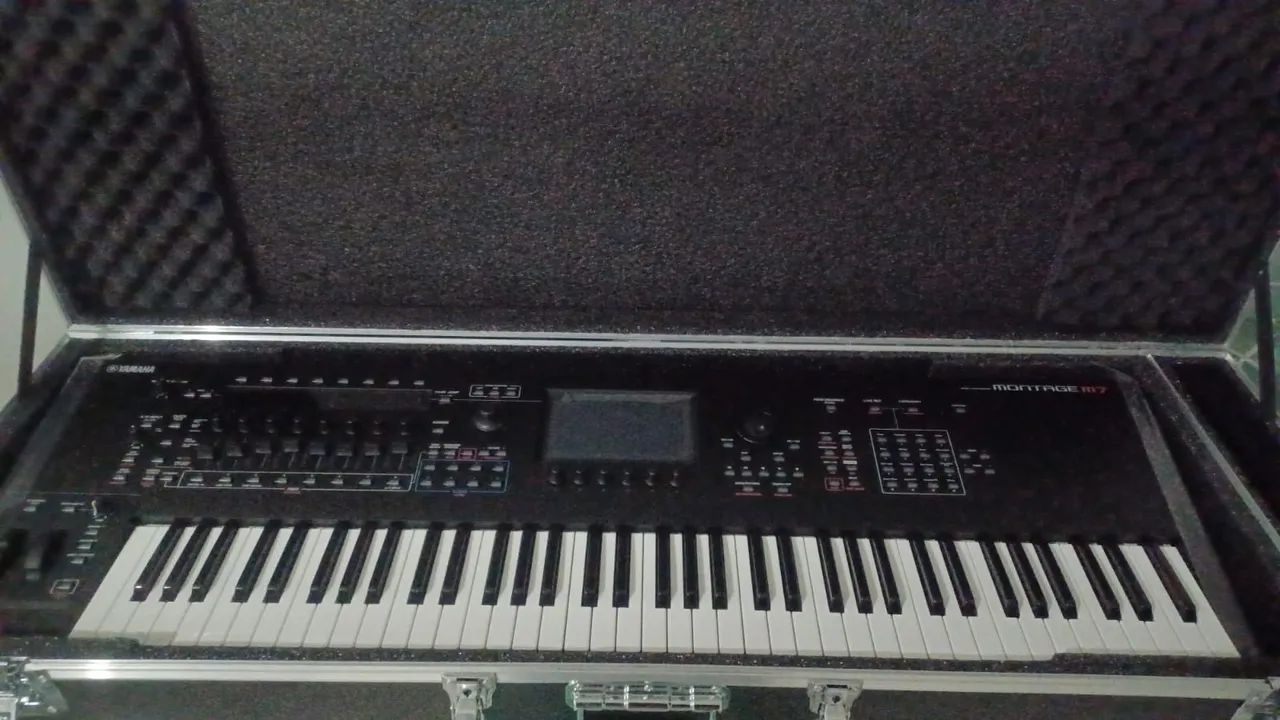 Yamaha Montage M7, com Case. E plástico no visor. - Foto 3